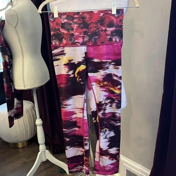 Lululemon Pigment Wind Berry Rumble Multi/ PoppyWunder Under Hi Rise Crop Size 6 - Picture 5 of 8